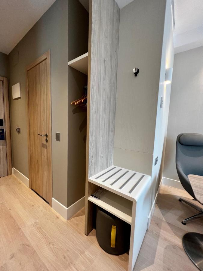 Holiday Inn Express - Madrid - Airport By Ihg ภายนอก รูปภาพ