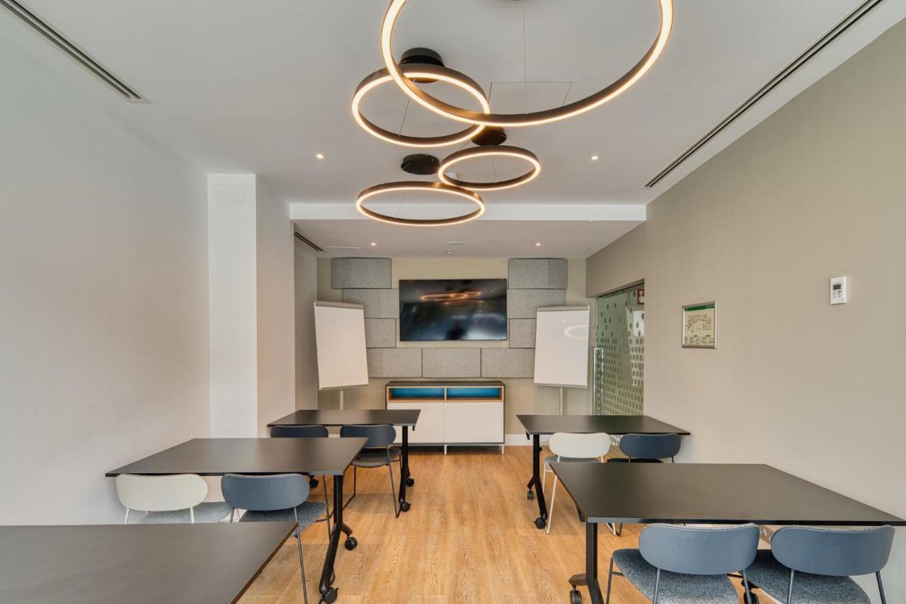 Holiday Inn Express - Madrid - Airport By Ihg ภายนอก รูปภาพ