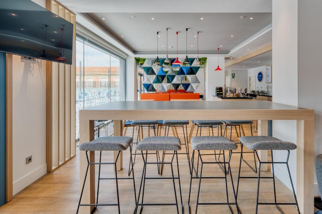 Holiday Inn Express - Madrid - Airport By Ihg ภายนอก รูปภาพ