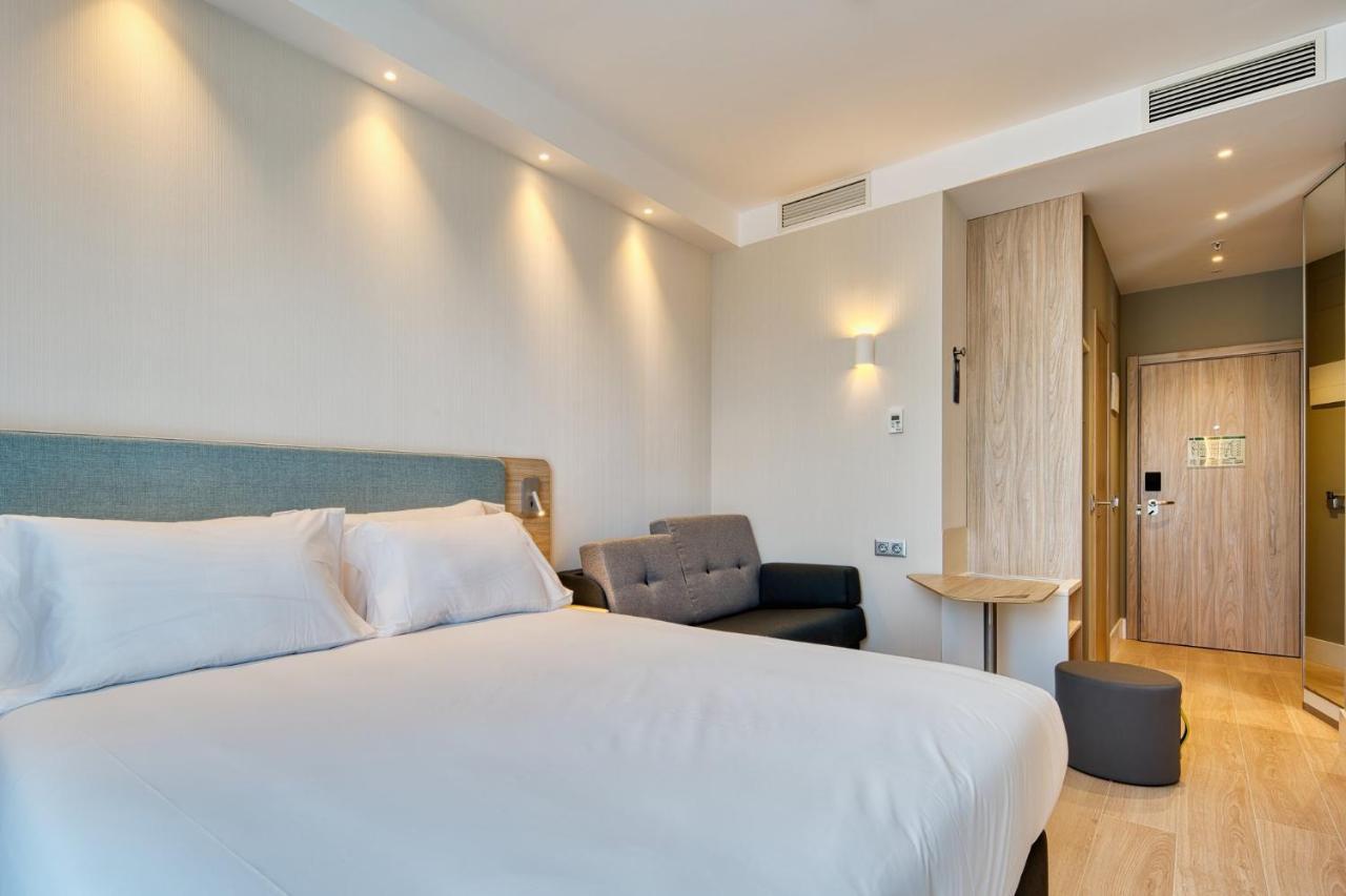Holiday Inn Express - Madrid - Airport By Ihg ภายนอก รูปภาพ