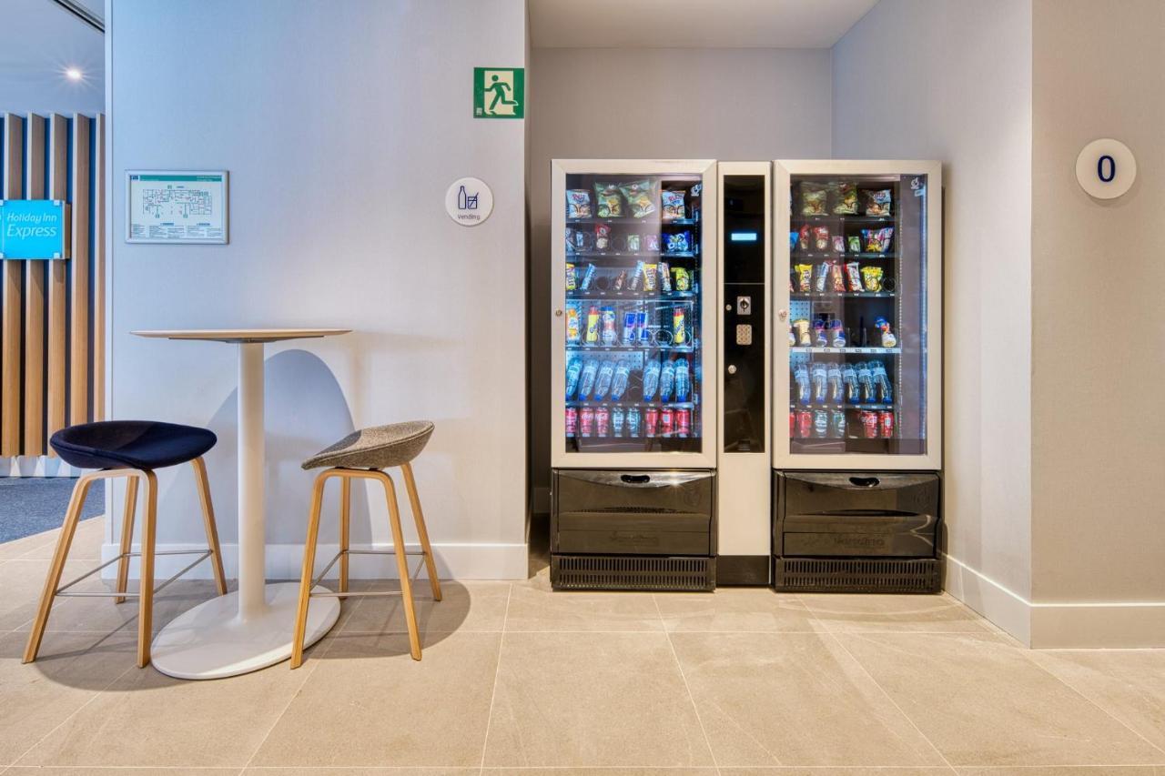 Holiday Inn Express - Madrid - Airport By Ihg ภายนอก รูปภาพ