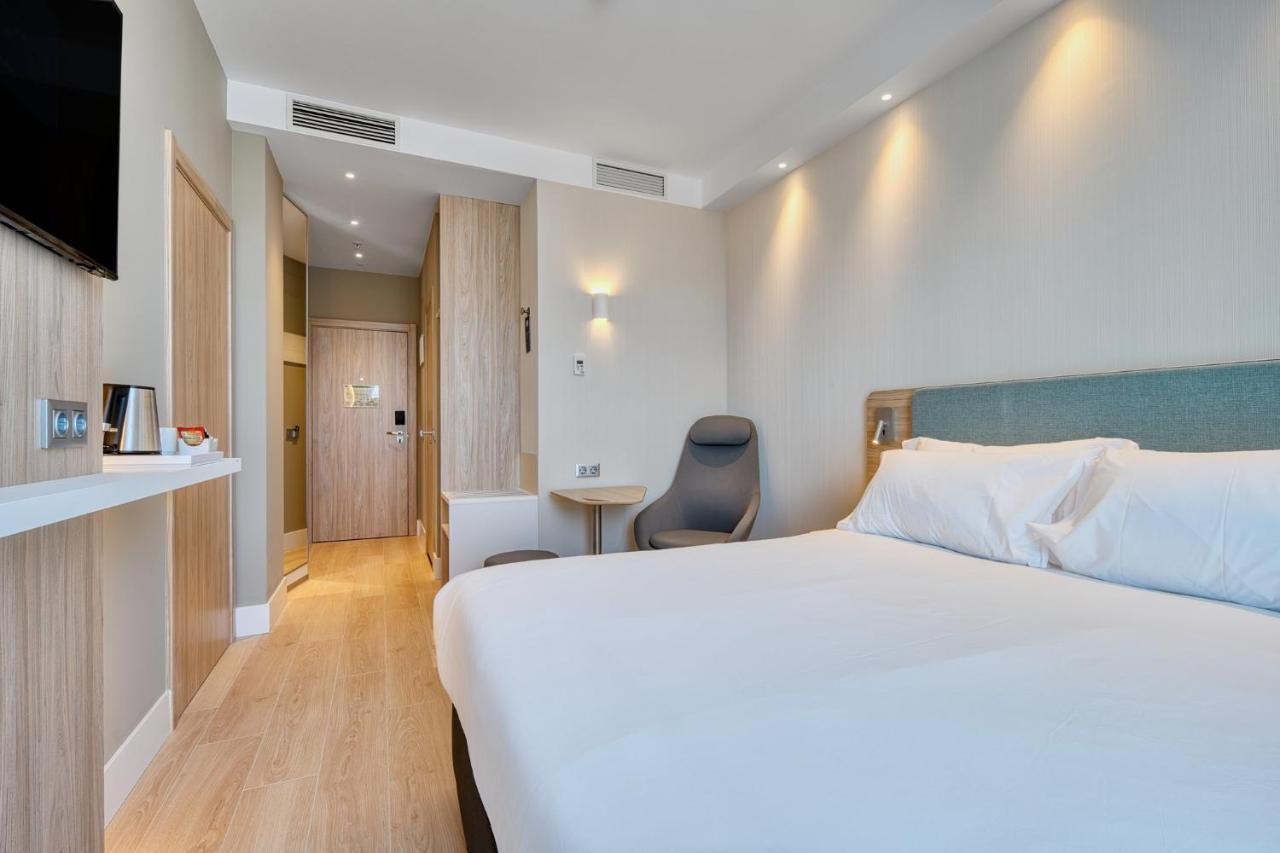 Holiday Inn Express - Madrid - Airport By Ihg ภายนอก รูปภาพ