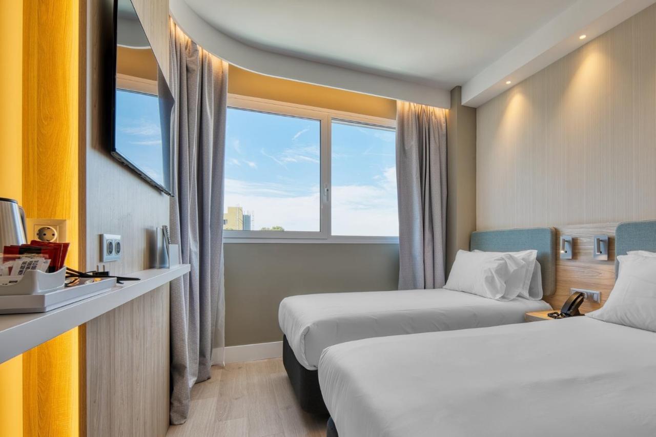 Holiday Inn Express - Madrid - Airport By Ihg ภายนอก รูปภาพ