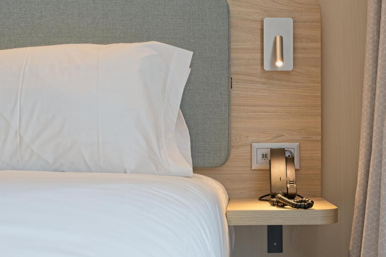 Holiday Inn Express - Madrid - Airport By Ihg ภายนอก รูปภาพ