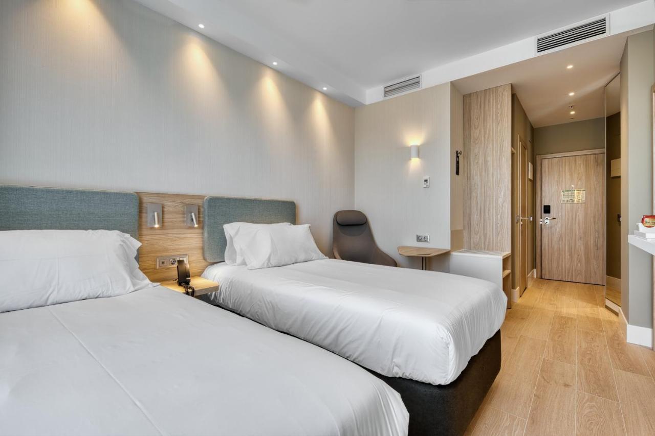 Holiday Inn Express - Madrid - Airport By Ihg ภายนอก รูปภาพ