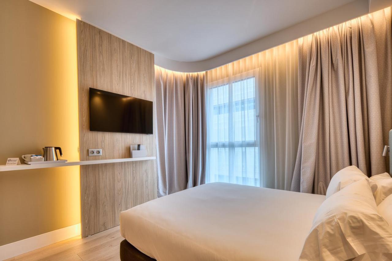 Holiday Inn Express - Madrid - Airport By Ihg ภายนอก รูปภาพ