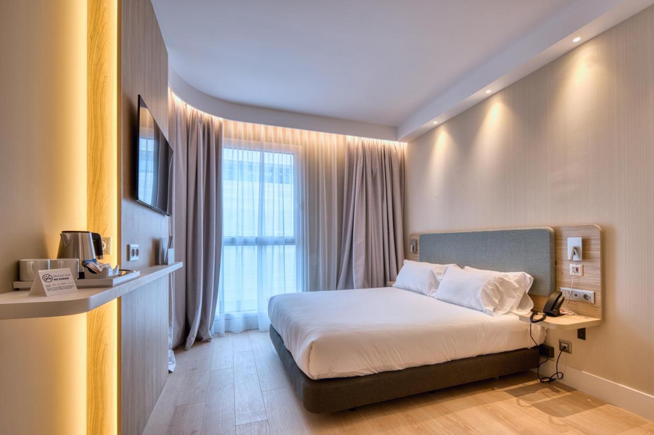 Holiday Inn Express - Madrid - Airport By Ihg ภายนอก รูปภาพ