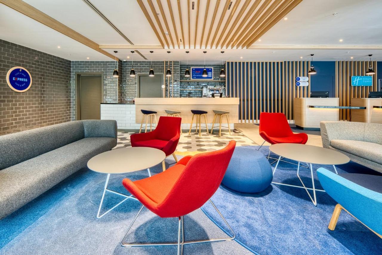Holiday Inn Express - Madrid - Airport By Ihg ภายนอก รูปภาพ
