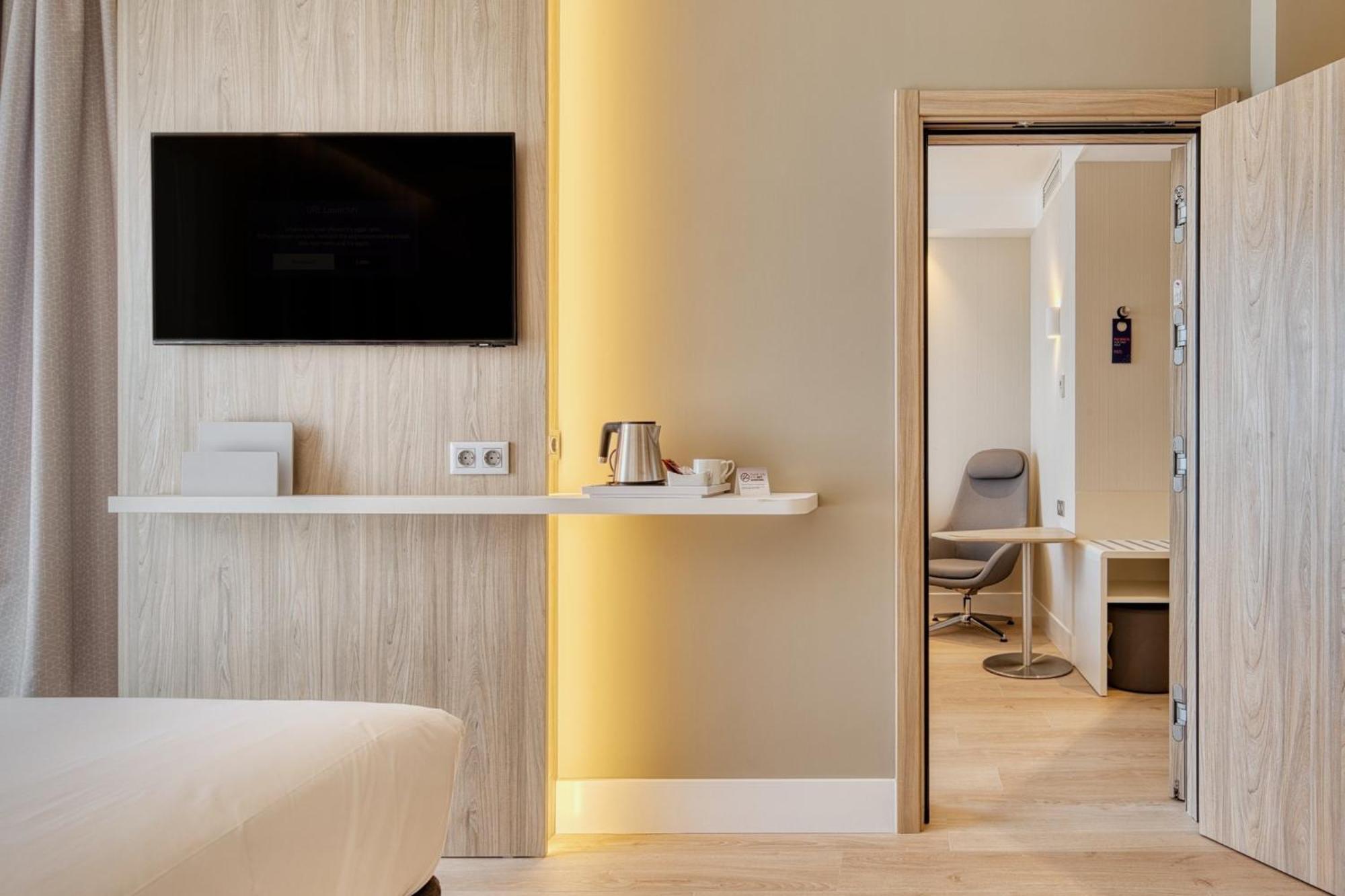 Holiday Inn Express - Madrid - Airport By Ihg ภายนอก รูปภาพ