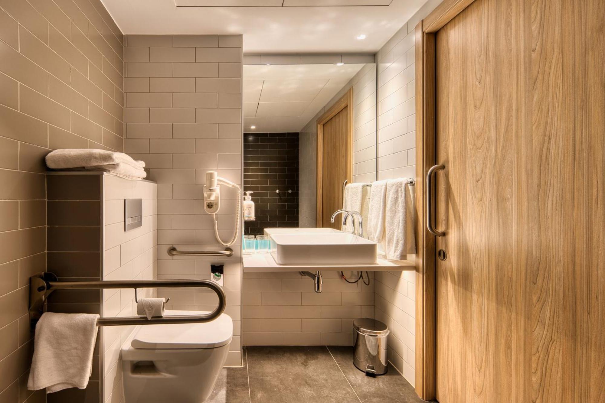Holiday Inn Express - Madrid - Airport By Ihg ภายนอก รูปภาพ